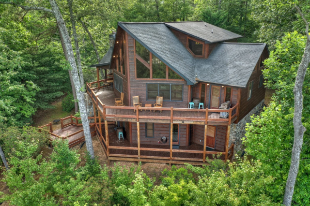Back view of Choctaw Mtn Lodge with two tiered deck