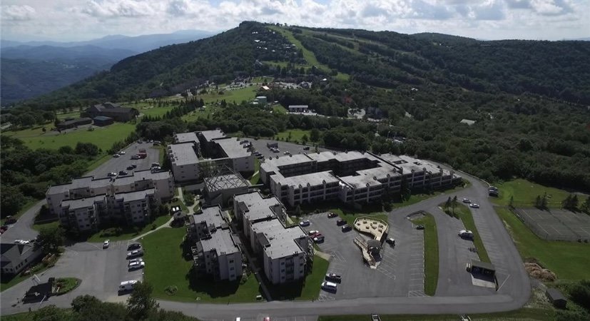 Overhead view of the Pinnacle Inn Resort